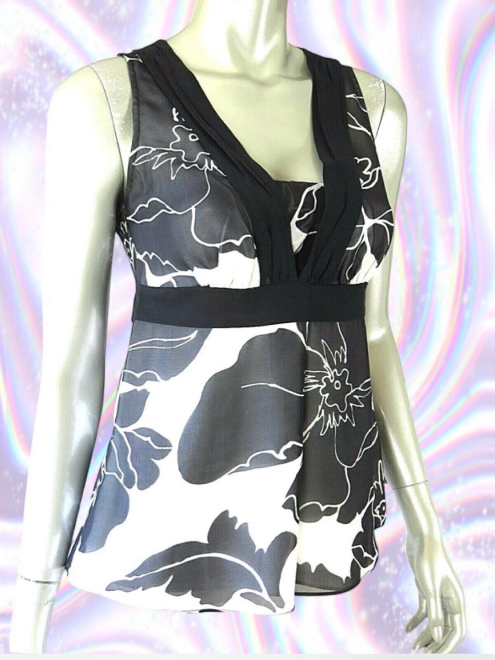 White & Black Floral V-Neck Sleeveless Top by White House Black Market - Picture 2 of 8